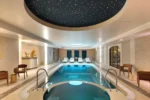 Auberge du Jeu de Paume spa avec jacuzzi et piscine intérieure à Chantilly