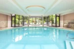 Briqueterie Champagne, A Beauvallon Hotel & Spa piscine intérieure avec spa à Vinay