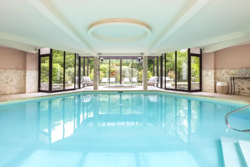 Briqueterie Champagne, A Beauvallon Hotel & Spa piscine intérieure avec spa à Vinay