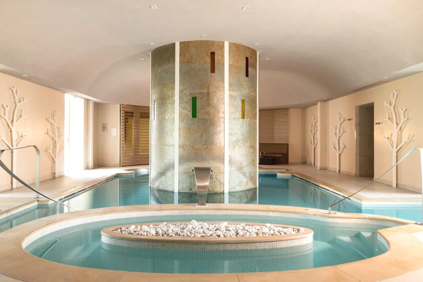 Château d'Augerville Golf & Spa Resort à Augerville-la-Rivière piscine intérieure chauffée avec spa Château d'Augerville Golf & Spa Resort à Augerville-la-Rivière piscine intérieure chauffée avec spa