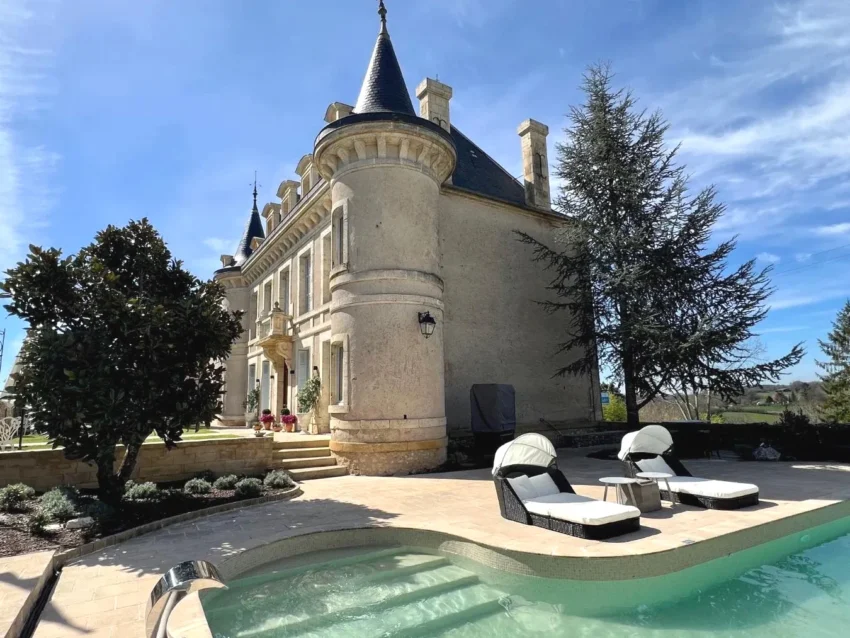 Château Hôtel Edward 1er spa intérieur avec piscine à Monpazier