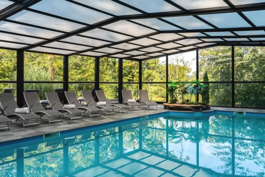 Domaine de la Résidence - Hôtel, Spa & Restaurant piscine intérieure avec vue et spa à Moulins-lès-Metz
