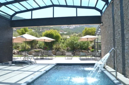 Domaine Villas Mandarine Private Pools & Spa piscine intérieure avec hydromassage à Calvi