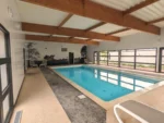 Espace bien-être avec piscine intérieure à Le Gâvre Logis Auberge De La Foret
