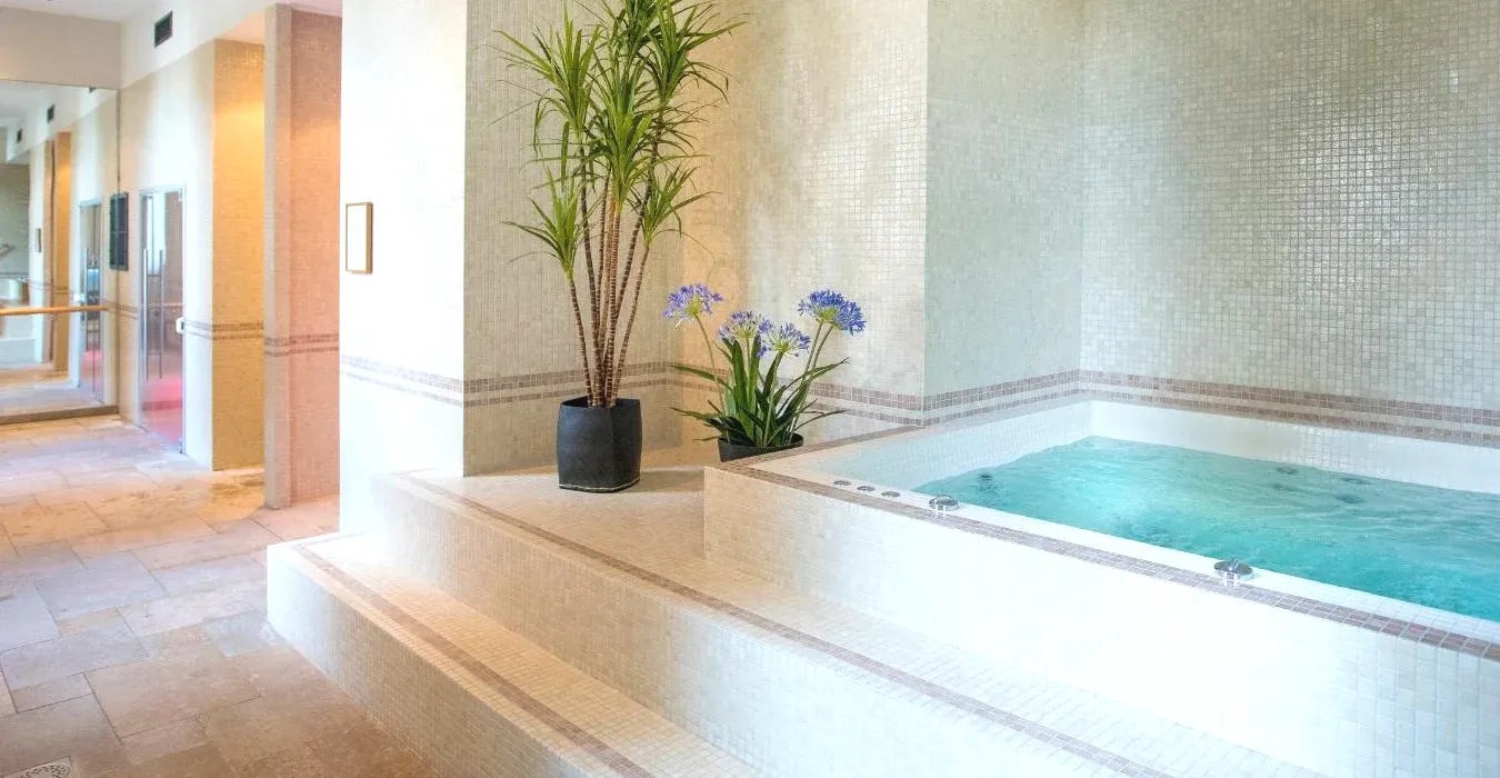 Espace bien-être avec piscine intérieure dans le 5e arrondissement de Paris Fourvière Hôtel Espace bien-être avec piscine intérieure dans le 5e arrondissement de Paris Fourvière Hôtel