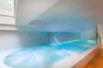Espace bien-être avec piscine intérieure dans le quartier Carnot à Cannes Hôtel Montaigne & Spa - Cannes Centre