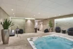 Espace spa avec piscine intérieure Appart Hotel Odalys City Paris Montmartre à Paris