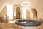 Espace spa avec piscine intérieure Hôtel Singulier Bordeaux - Boutique Hôtel & Spa Anne Semonin dans le quartier du Centre de Bordeaux