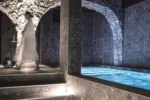 Espace spa avec piscine intérieure Petit Hôtel Confidentiel à Chambéry