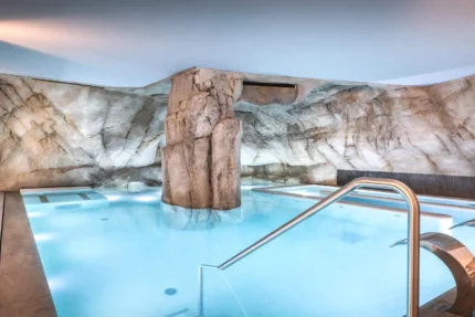 Golden Tulip Aix les Bains - Hotel & Spa espace bien-être avec piscine intérieure à Aix-les-Bains