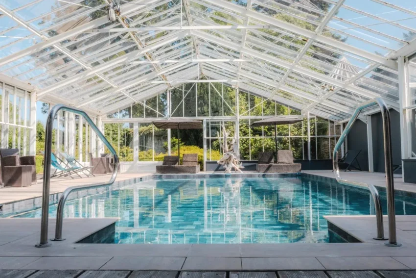 Grand Hôtel Château de Sully - Piscine & Spa Teritoria piscine intérieure avec spa à Sully