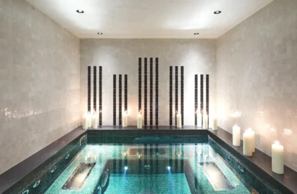 Grand Hôtel Du Palais Royal spa avec jacuzzi et piscine intérieure dans le 1er arrondissement de Paris