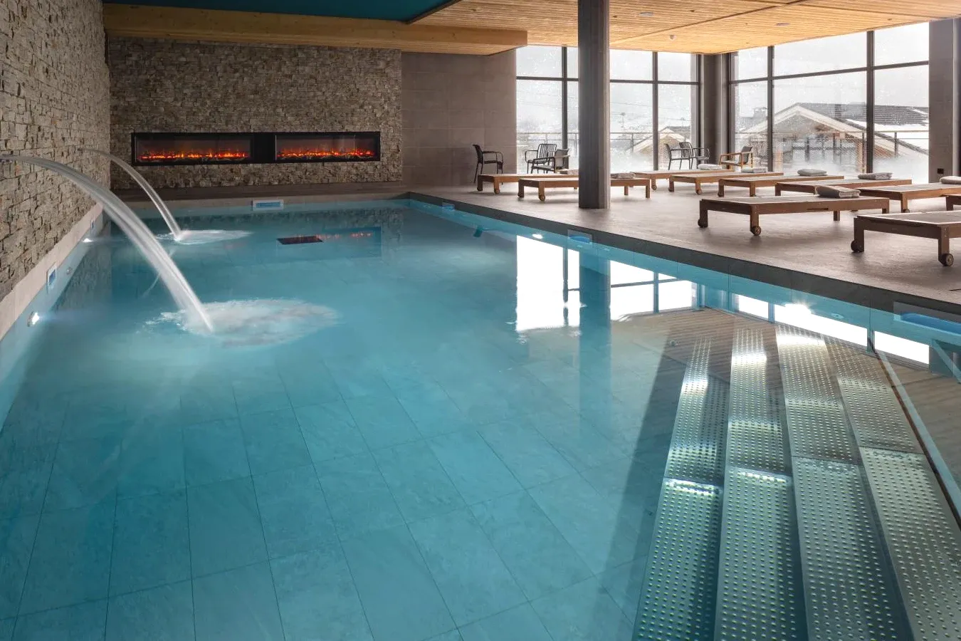 Higalik Hotel piscine intérieure avec spa aux Menuires Higalik Hotel piscine intérieure avec spa aux Menuires