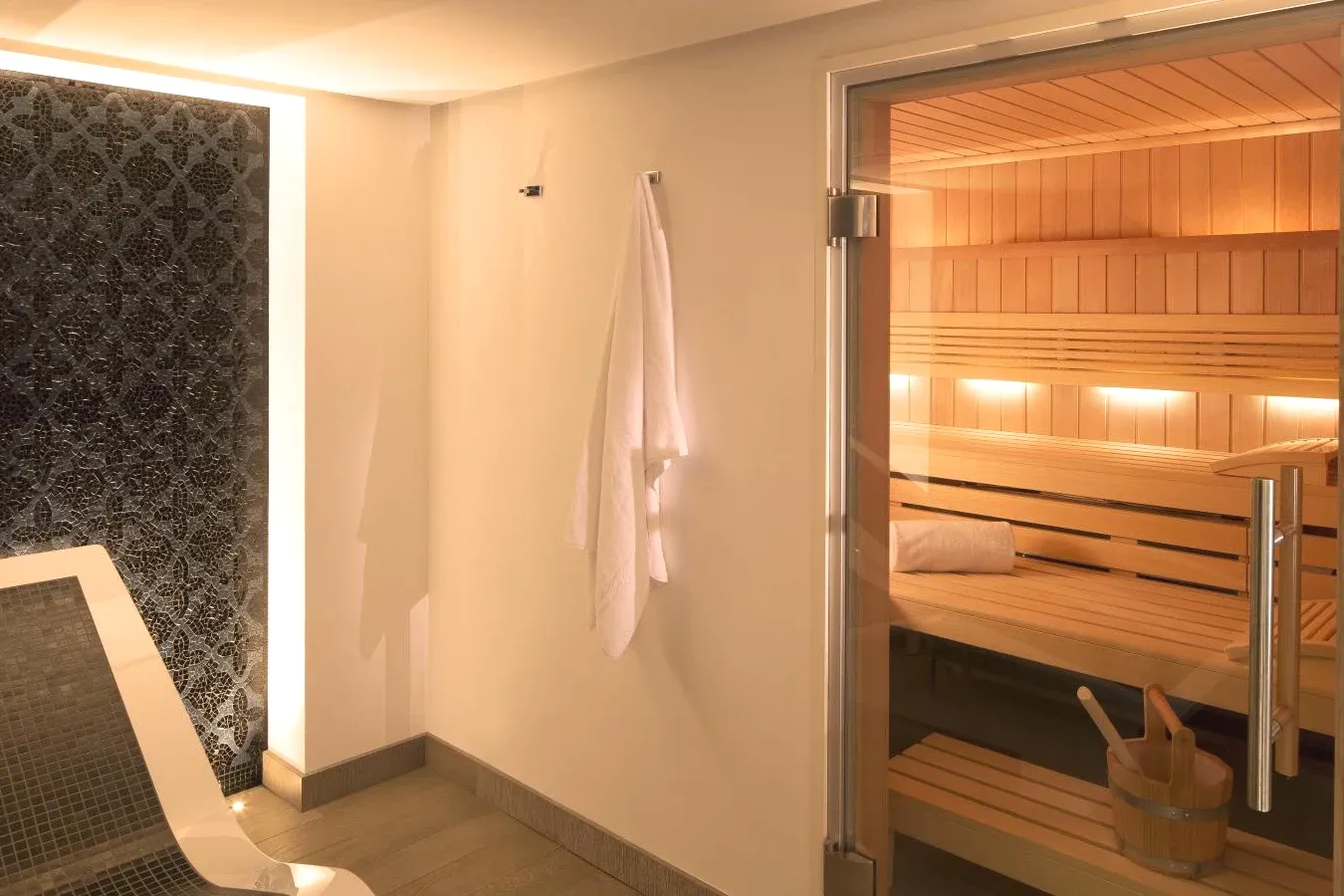 Hotel D - Strasbourg piscine intérieure et spa privatif à Strasbourg Hotel D - Strasbourg piscine intérieure et spa privatif à Strasbourg
