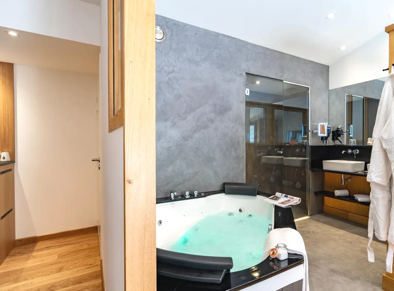 Hôtel Ile de Ré spa avec jacuzzi et piscine intérieure à Bois-Plage-en-Ré Hôtel Ile de Ré spa avec jacuzzi et piscine intérieure à Bois-Plage-en-Ré