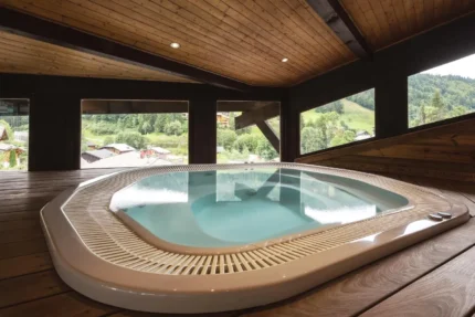 Hotel le Petit Dru à Morzine spa avec piscine intérieure