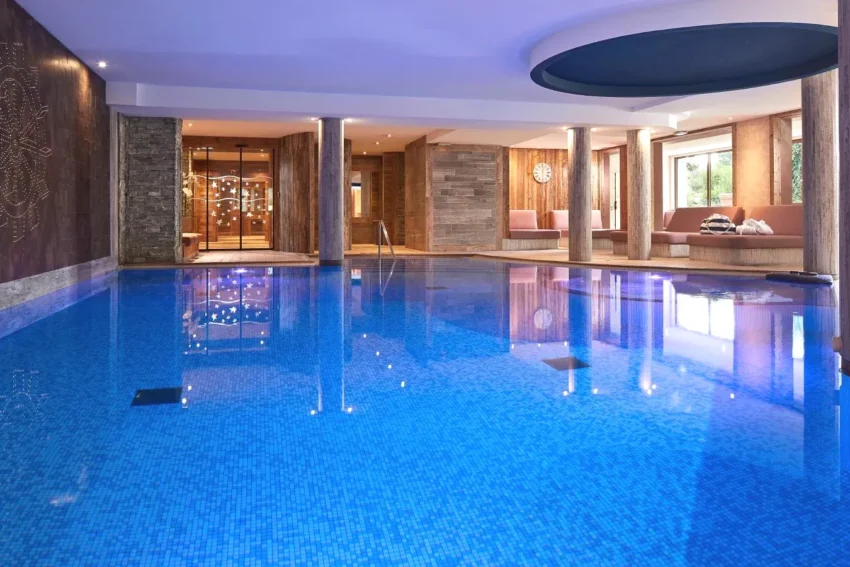 Hotel Spa Restaurant Domaine du Moulin à Ensisheim piscine intérieure chauffée avec spa
