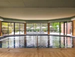 ibis Styles Aix les Bains Domaine de Marlioz piscine intérieure et spa privatif à Aix-les-Bains