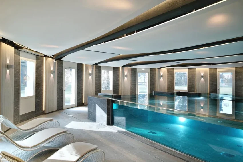 Impérial Palace piscine intérieure avec hydromassage à Annecy