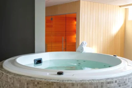 Jacuzzi BEST WESTERN La Porte des Châteaux