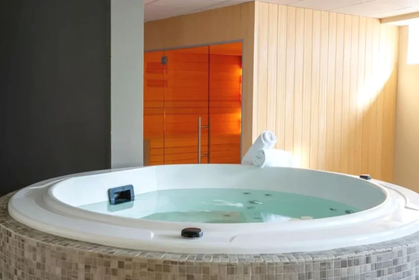 Jacuzzi BEST WESTERN La Porte des Châteaux