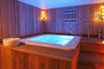 Jacuzzi Hôtel SPA Le Miel des Muses à Brive-la-Gaillarde