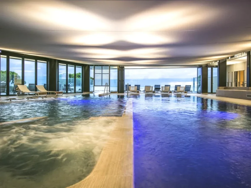 La Grande Terrasse Hotel & Spa La Rochelle - MGallery Collection à Châtelaillon-Plage spa avec piscine intérieure