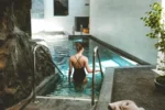 Le Berceau de La Source spa intérieur avec piscine à Bagnères-de-Bigorre