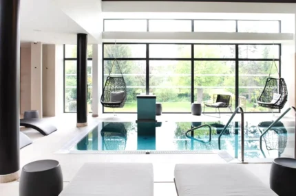Le Richebourg Hôtel, Restaurant & Spa piscine intérieure avec spa à Vosne-Romanée