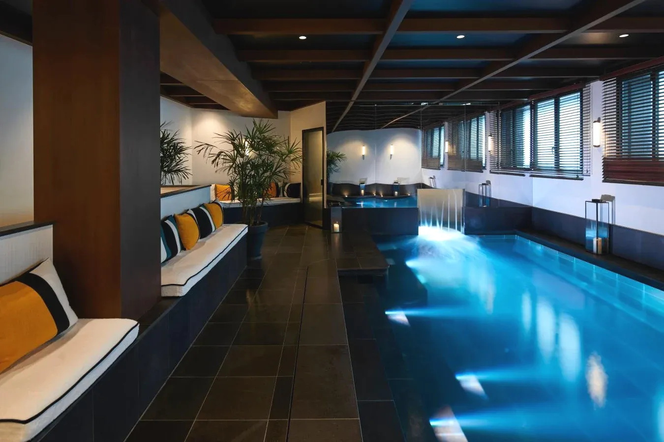 Le Roch Hotel & Spa dans le 1er arrondissement de Paris spa avec piscine intérieure Le Roch Hotel & Spa dans le 1er arrondissement de Paris spa avec piscine intérieure