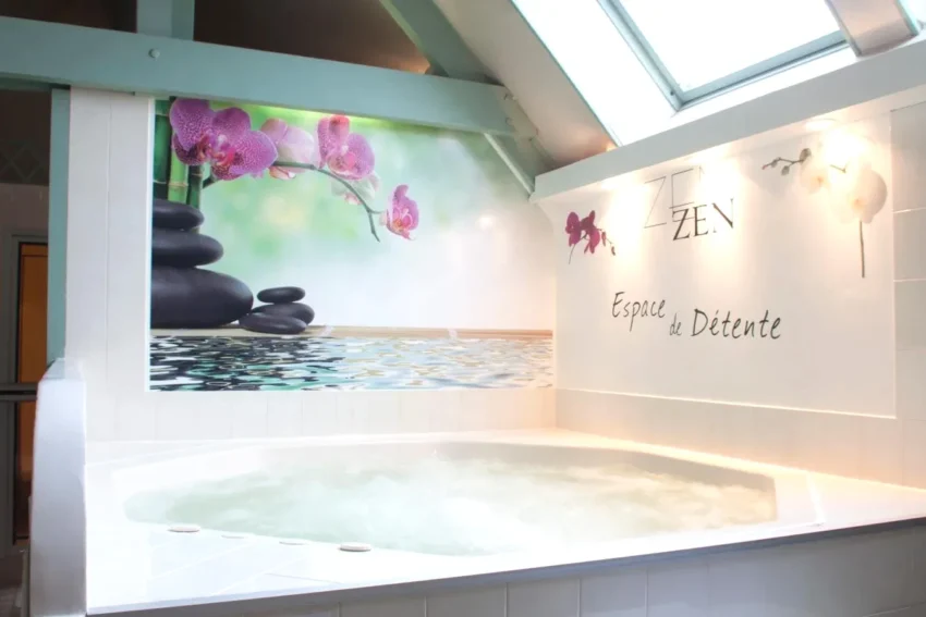 Logis Hotel Le Nuage spa avec jacuzzi et piscine intérieure à La Bussière