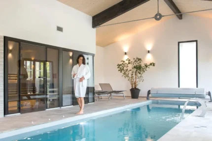 Logis Hôtel Restaurant Château Bellevue espace bien-être avec piscine intérieure à Cazaubon