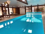 Logis Le Clos Deauville Saint Gatien piscine intérieure avec vue et spa à Saint-Gatien-des-Bois