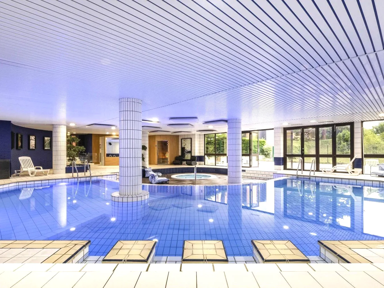 Mercure Tours Sud espace spa avec piscine intérieure à Joué-lès-Tours Mercure Tours Sud espace spa avec piscine intérieure à Joué-lès-Tours