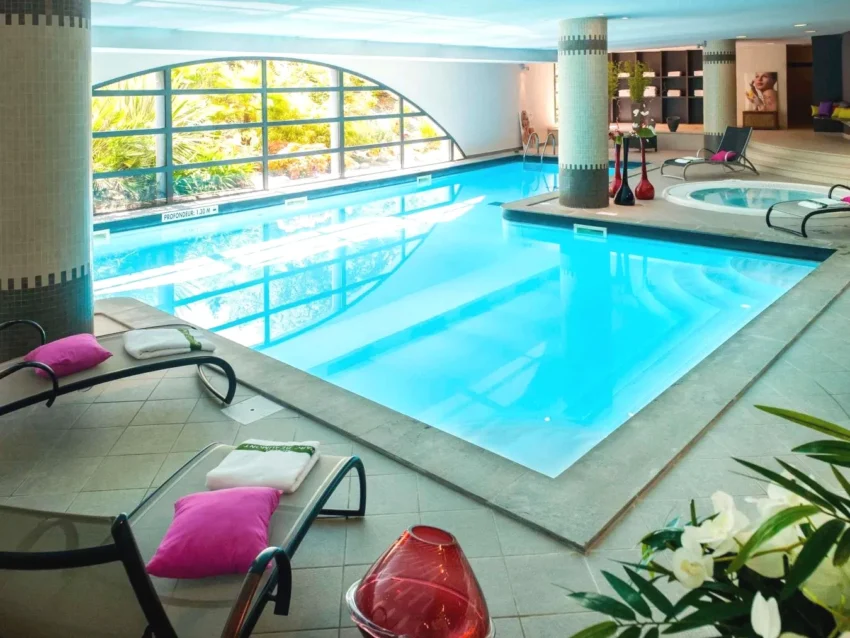 Parc Beaumont Hôtel & Spa Pau MGallery Collection espace bien être avec piscine intérieure à Pau
