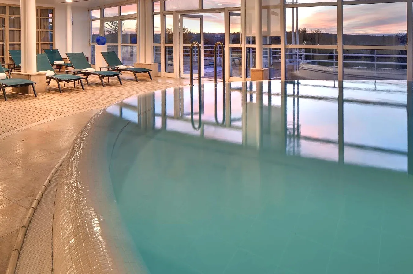 Piscine Célestins Spa Thermal & Hôtel by Vy Resort à Vichy Piscine Célestins Spa Thermal & Hôtel by Vy Resort à Vichy