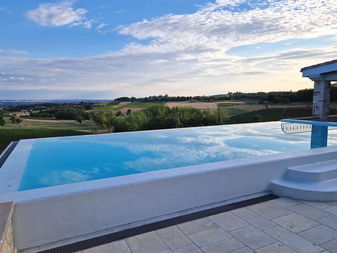 Piscine Château Lecusse - La Grande Roche - Hôtel, Spa, Boutique & Restaurant à Broze Piscine Château Lecusse - La Grande Roche - Hôtel, Spa, Boutique & Restaurant à Broze