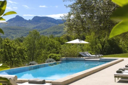 Piscine Château Les Oliviers de Salettes à Charols