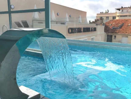 Piscine Cristal Hôtel & Spa ou située à Cannes