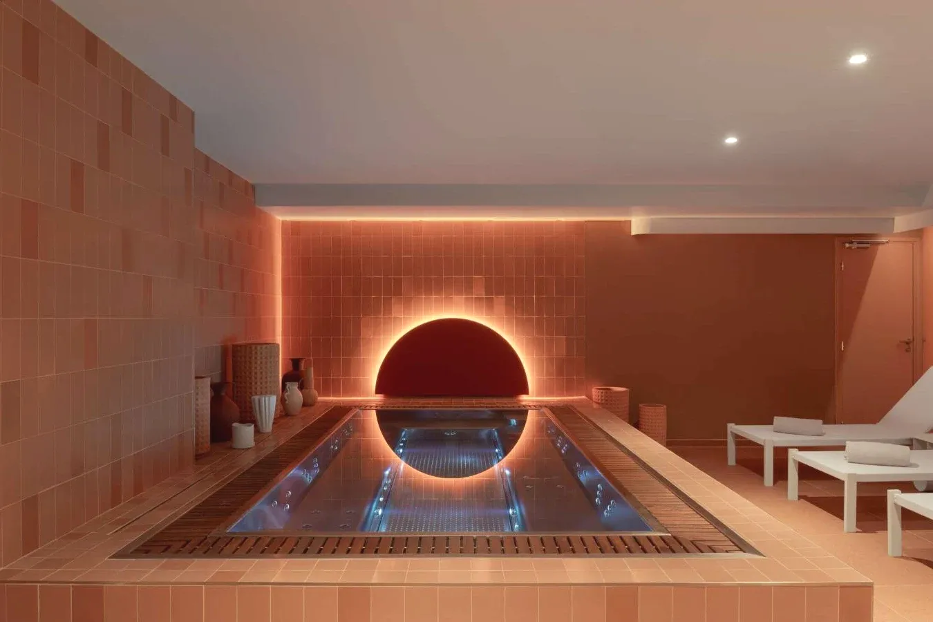 Piscine DoubleTree by Hilton Lyon Eurexpo & Spa à Saint-Priest Piscine DoubleTree by Hilton Lyon Eurexpo & Spa à Saint-Priest