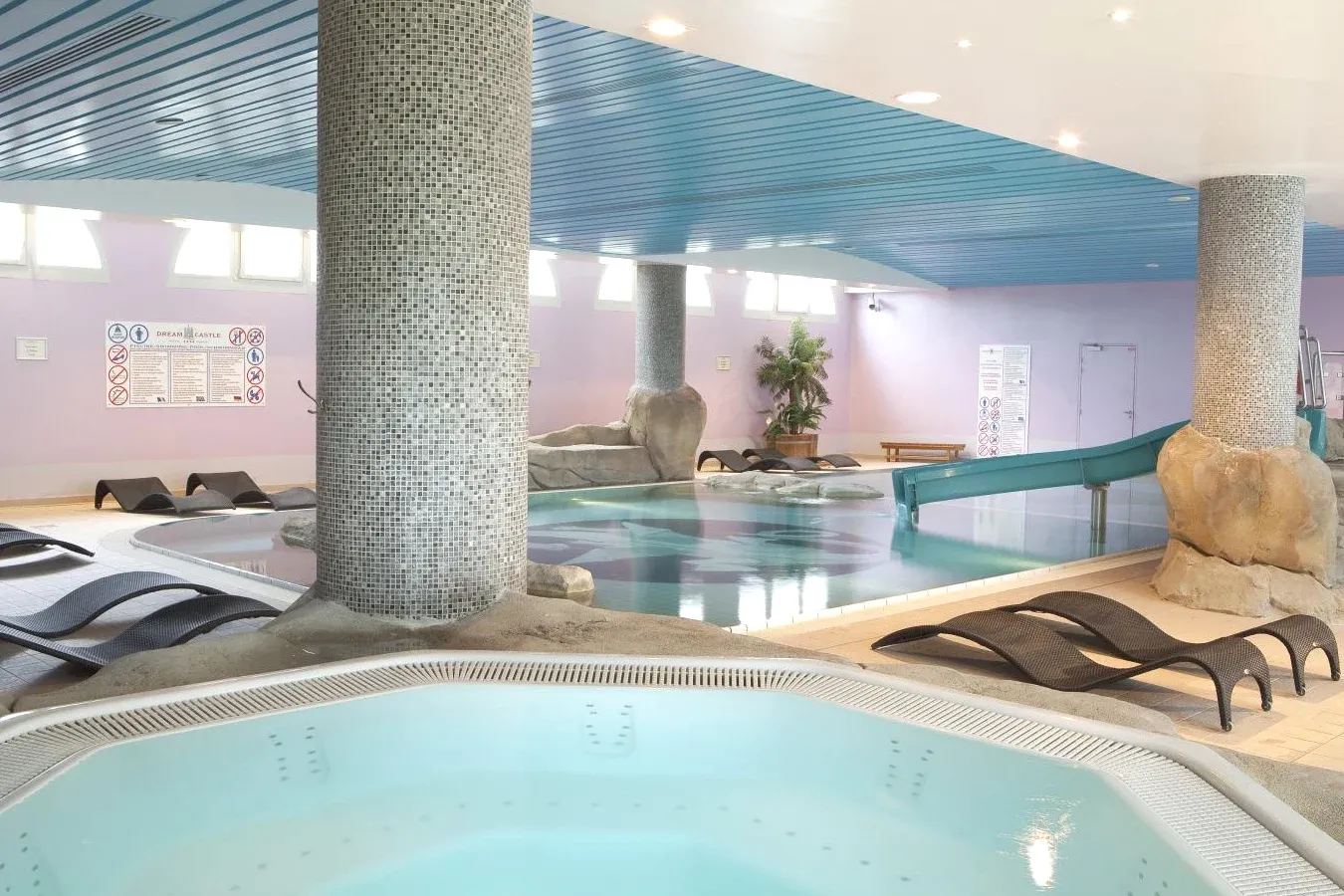 Piscine Dream Castle Hotel Marne La Vallee à Magny-le-Hongre Piscine Dream Castle Hotel Marne La Vallee à Magny-le-Hongre