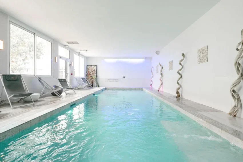Piscine Grand Hôtel des Bains SPA à Fouras