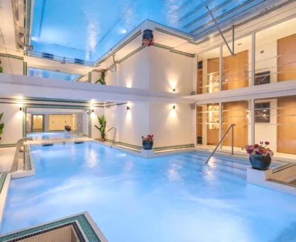 Piscine Grand Tonic Hotel & SPA NUXE à Biarritz
