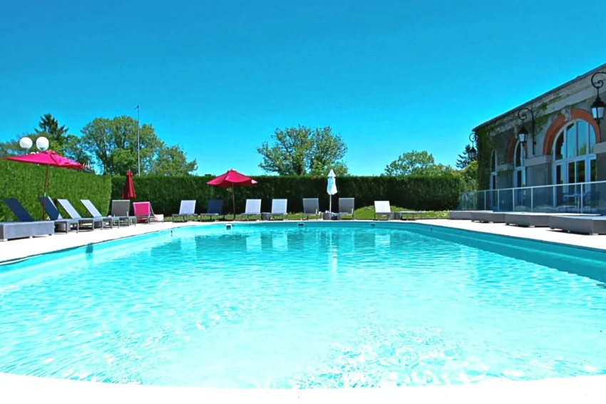 Piscine Hôtel Cosmos & Spa à Contrexéville