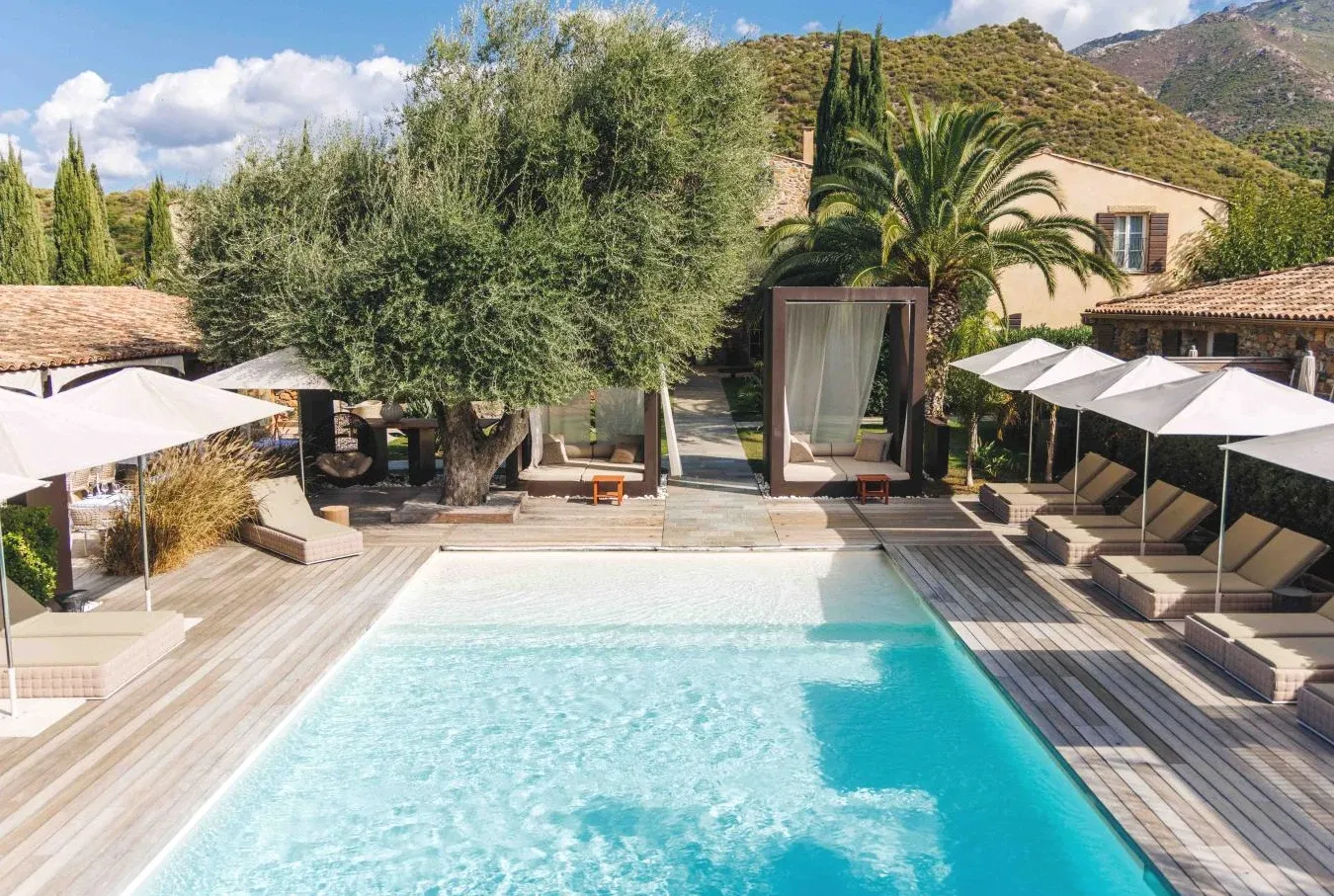 Piscine Hôtel La Dimora & Spa à Saint-Florent Piscine Hôtel La Dimora & Spa à Saint-Florent