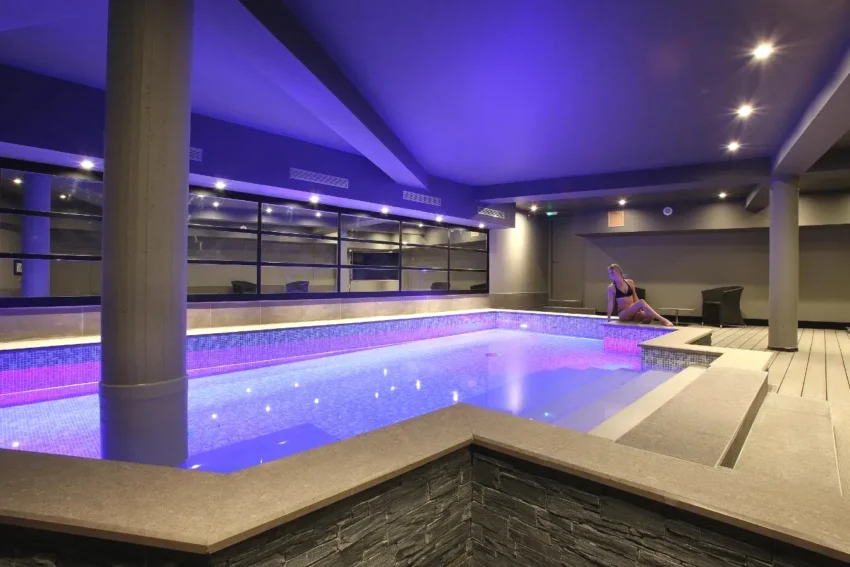 Piscine Hotel le Cinq Hyper Centre à Chambéry