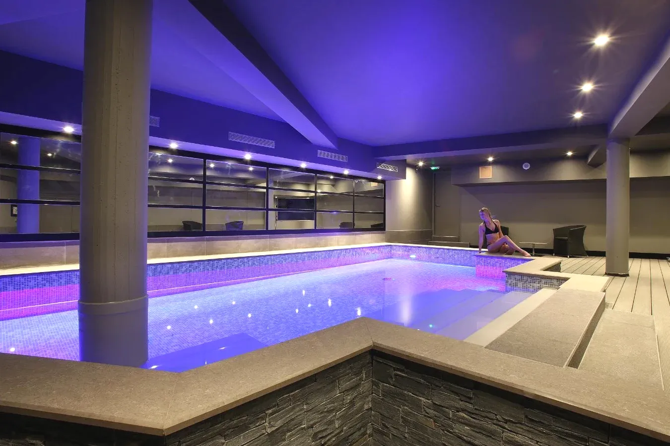 Piscine Hotel le Cinq Hyper Centre à Chambéry Piscine Hotel le Cinq Hyper Centre à Chambéry
