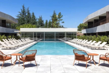 Piscine Hôtel Spa Restaurant Villa Castellane à Gréoux-les-Bains