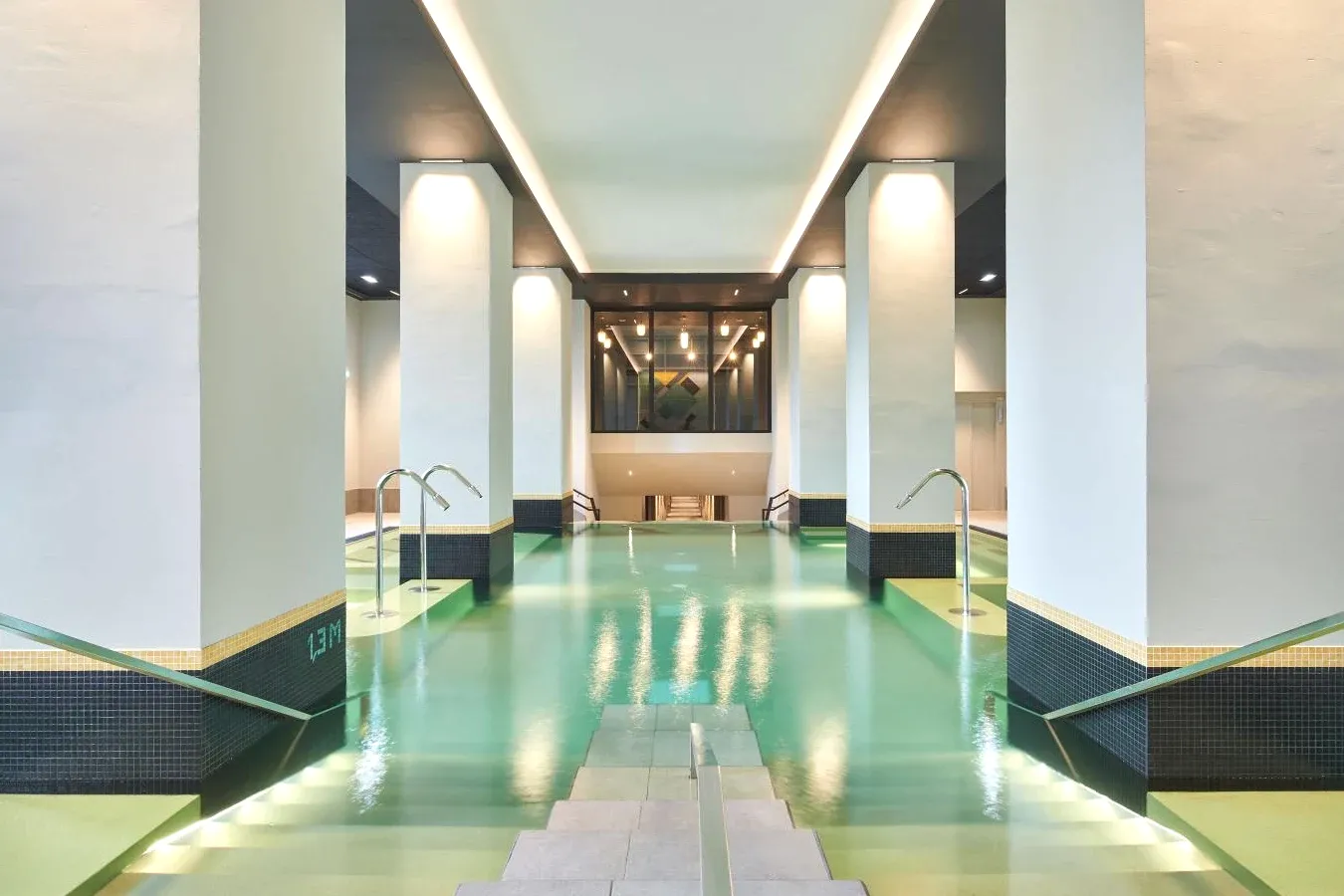 Piscine Hotel & Spa Vacances Bleues Le Splendid à proximité Piscine Hotel & Spa Vacances Bleues Le Splendid à proximité