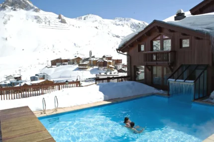 Piscine Hôtel Village Montana by Les Etincelles à Tignes